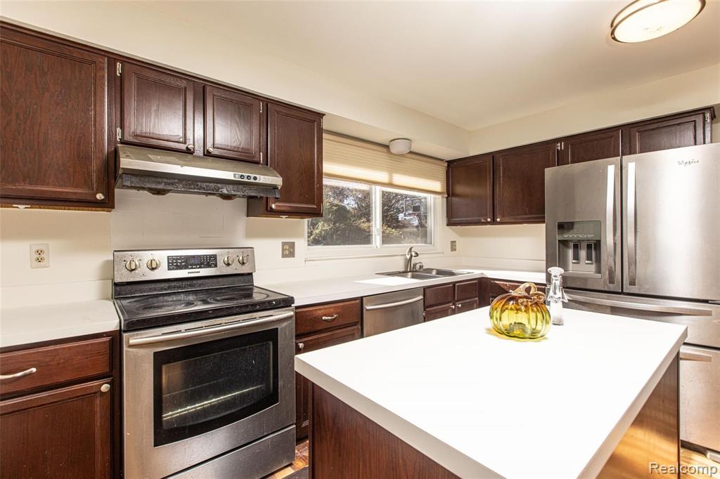 1197 Whispering Knoll Lane Rochester Hills, MI 48306 - Photo 5 of 24