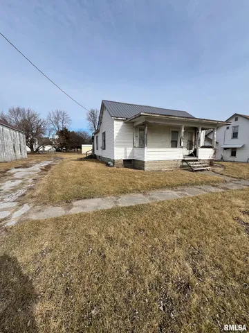 $7,500 | 106 East Center Street, West Point, IL 62380