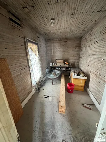 $7,500 | 106 East Center Street, West Point, IL 62380