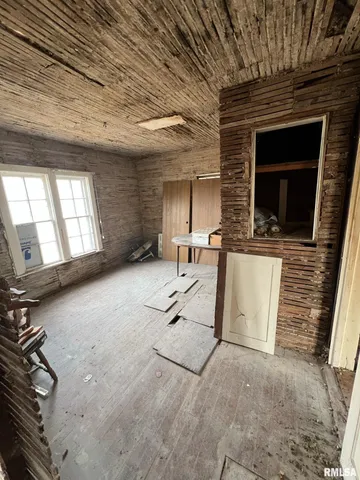 $7,500 | 106 East Center Street, West Point, IL 62380