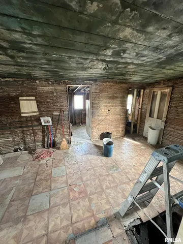 $7,500 | 106 East Center Street, West Point, IL 62380