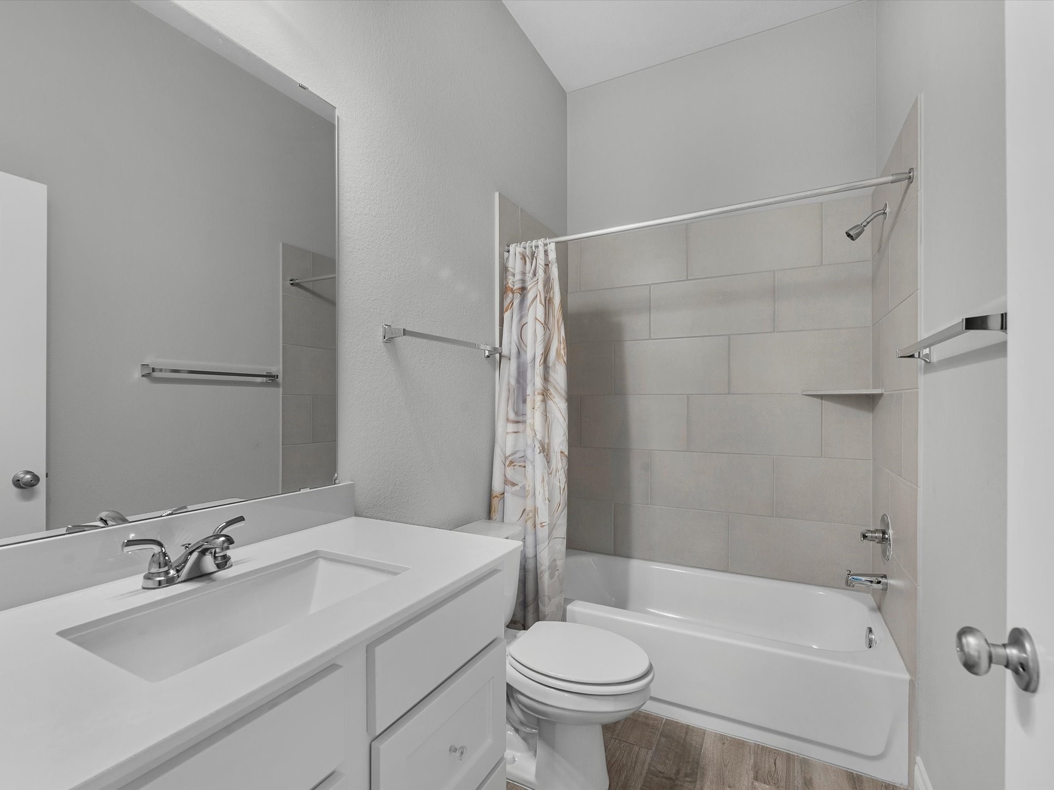 10135 Napier Drive Rosharon, TX 77583 - Photo 22 of 36 Secondary Bath #2