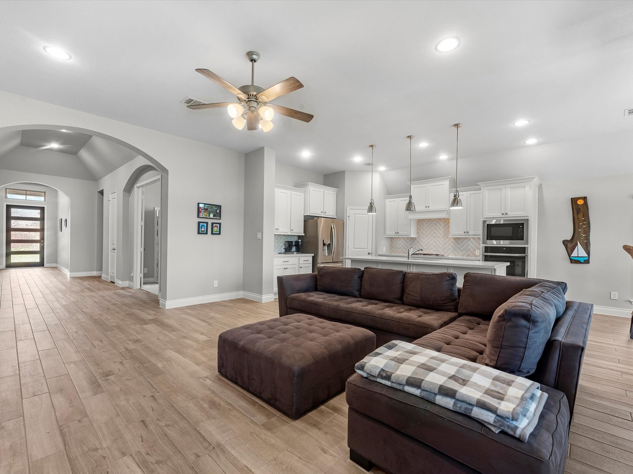 10135 Napier Drive Rosharon, TX 77583 - Photo 5 of 36 Here's a view from the main living area, looking back toward the front door, where you can see the entrance to the spacious flex room.