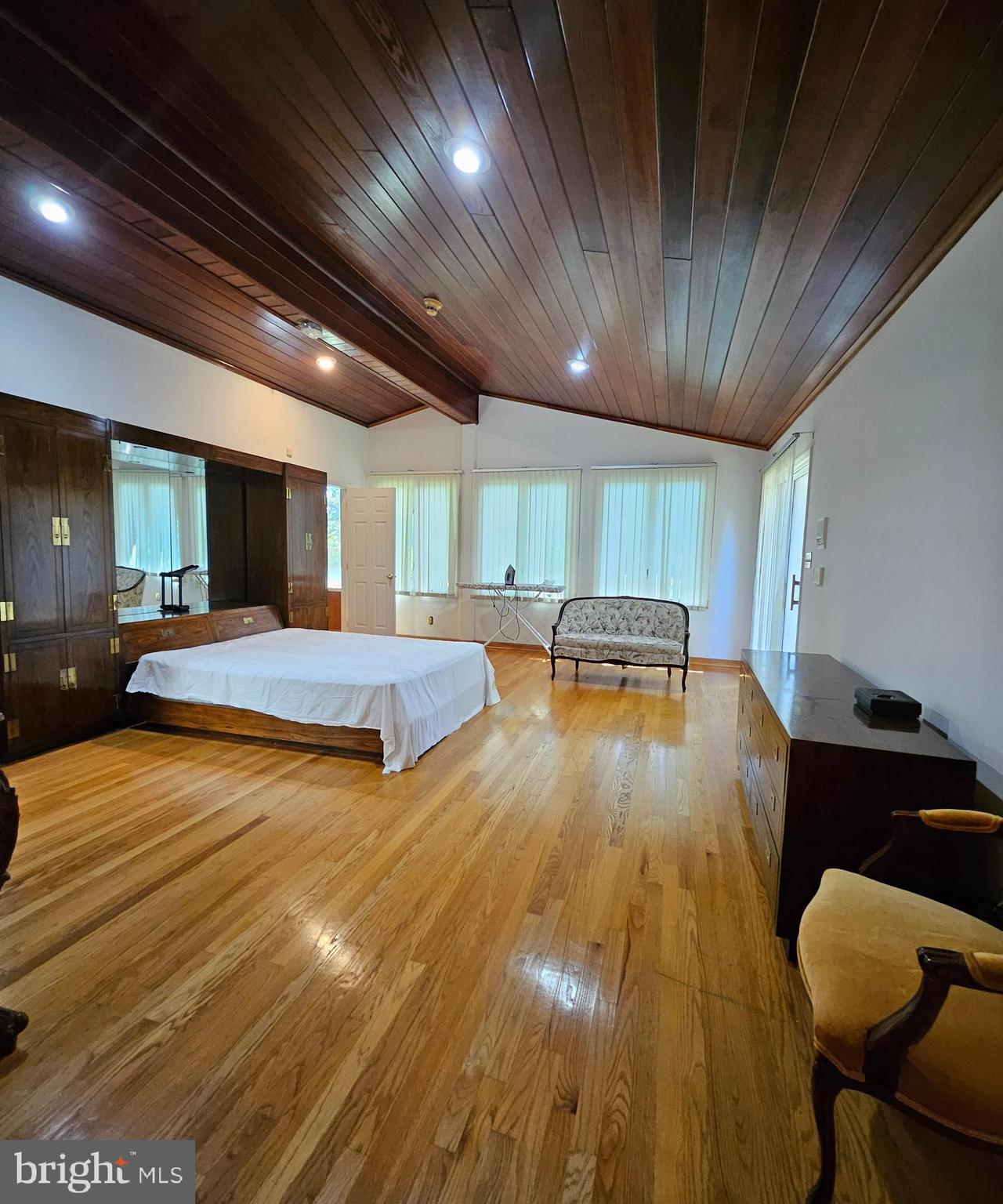 6204 Lenox Road Bethesda, MD 20817 - Photo 27 of 53 Primary Bedroom