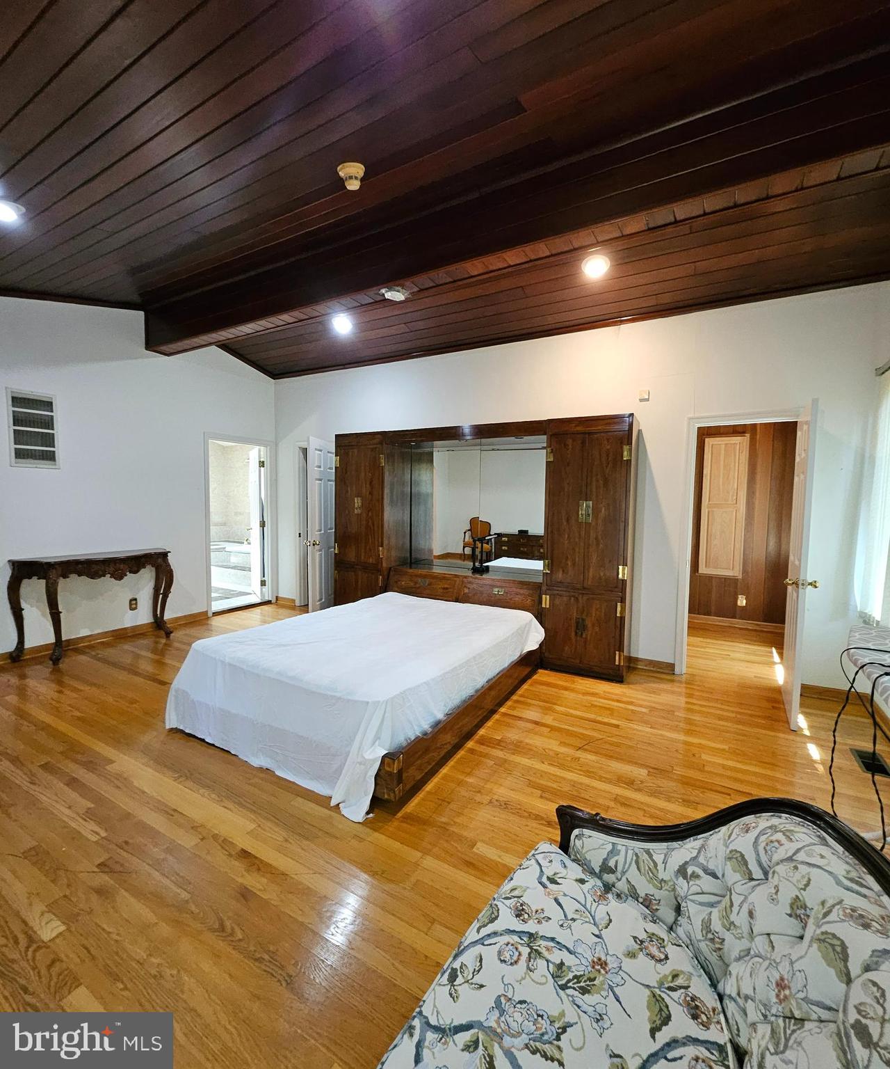 6204 Lenox Road Bethesda, MD 20817 - Photo 29 of 53