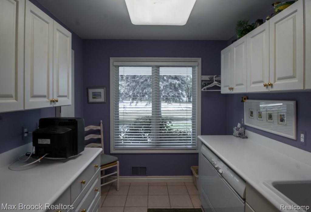 3790 West Maple Road Bloomfield Hills, MI 48301 - Photo 27 of 36 72DSC_7876.jpg