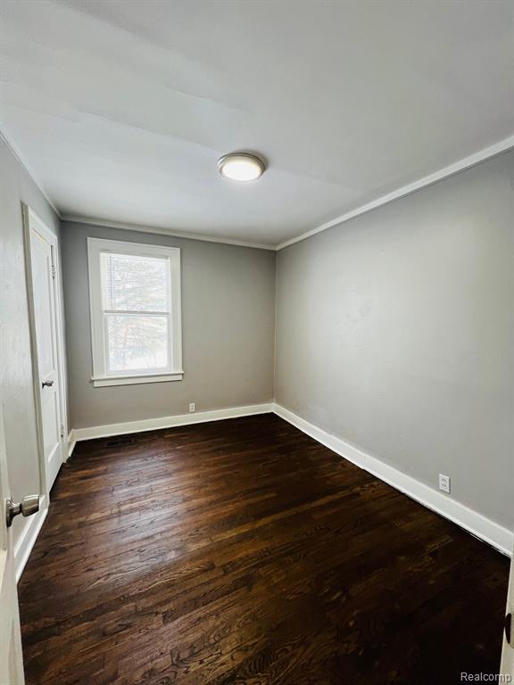 8292 Rivard Avenue Warren, MI 48089 - Photo 9 of 34