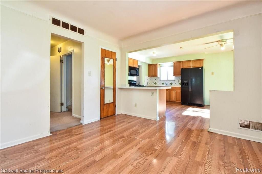 19829 East 8 Mile Road St. Clair Shores, MI 48080 - Photo 5 of 28