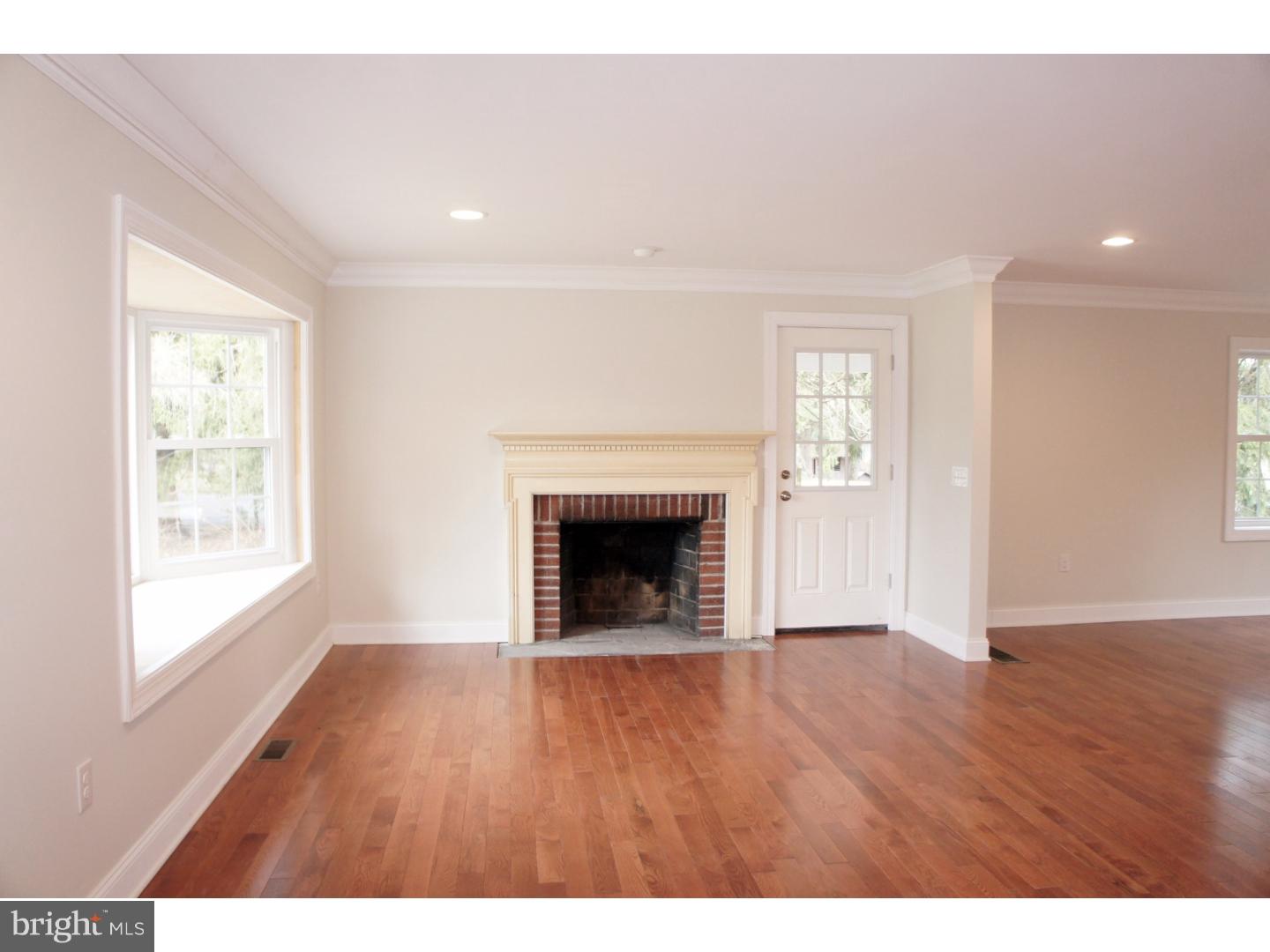 2080 Dutton Mill Road Newtown Square, PA 19073 - Photo 4 of 25 Living Room