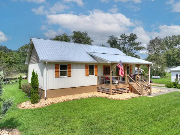 $449,000 | 285 East Tennessee Avenue, McCaysville, GA 30555