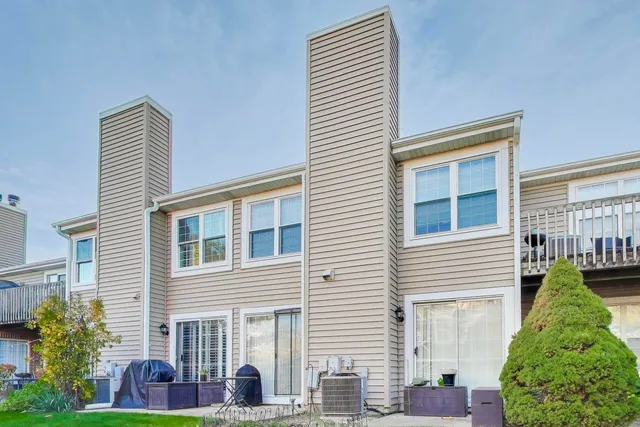 $359,000 | 456 West Happfield Drive, Unit 9CL, Arlington Heights, IL 60004