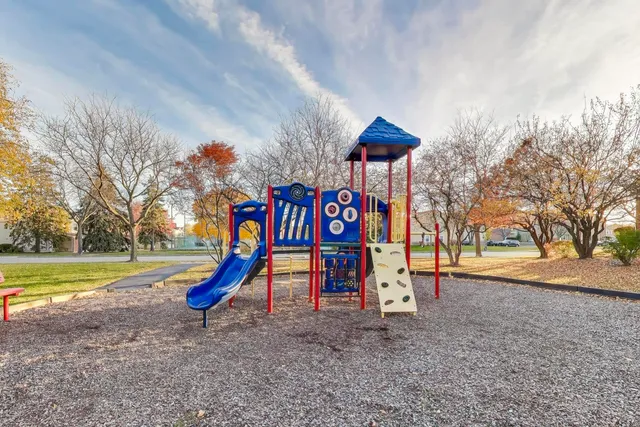 $359,000 | 456 West Happfield Drive, Unit 9CL, Arlington Heights, IL 60004