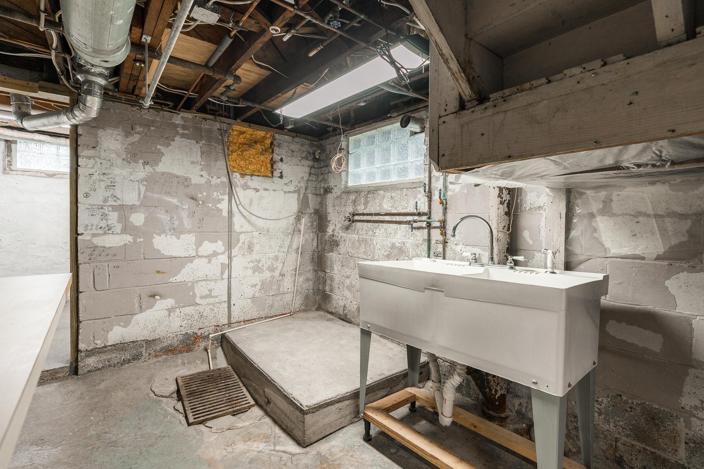 482 East Tulane Road Columbus, OH 43202 - Photo 27 of 37 Laundry room with double utility sink and folding table