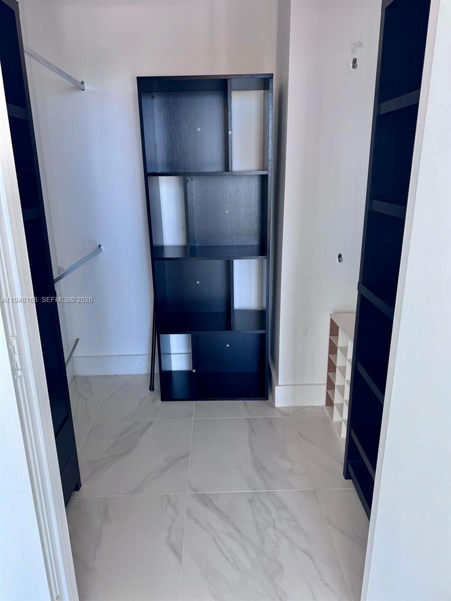 888 Biscayne Boulevard, Unit 906 Miami, FL 33132 - Photo 12 of 19