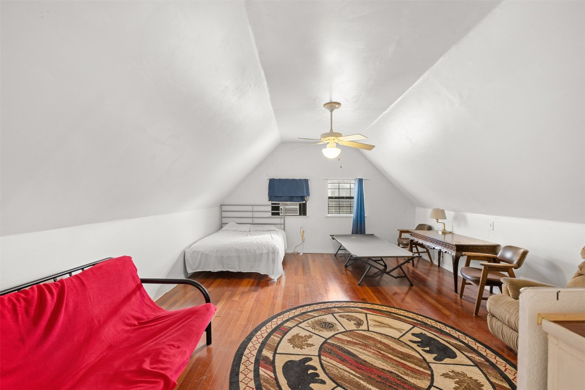 1820 South Old Smithville Road Flatonia, TX 78941 - Photo 12 of 33 a view of a livingroom with furniture and a lamp