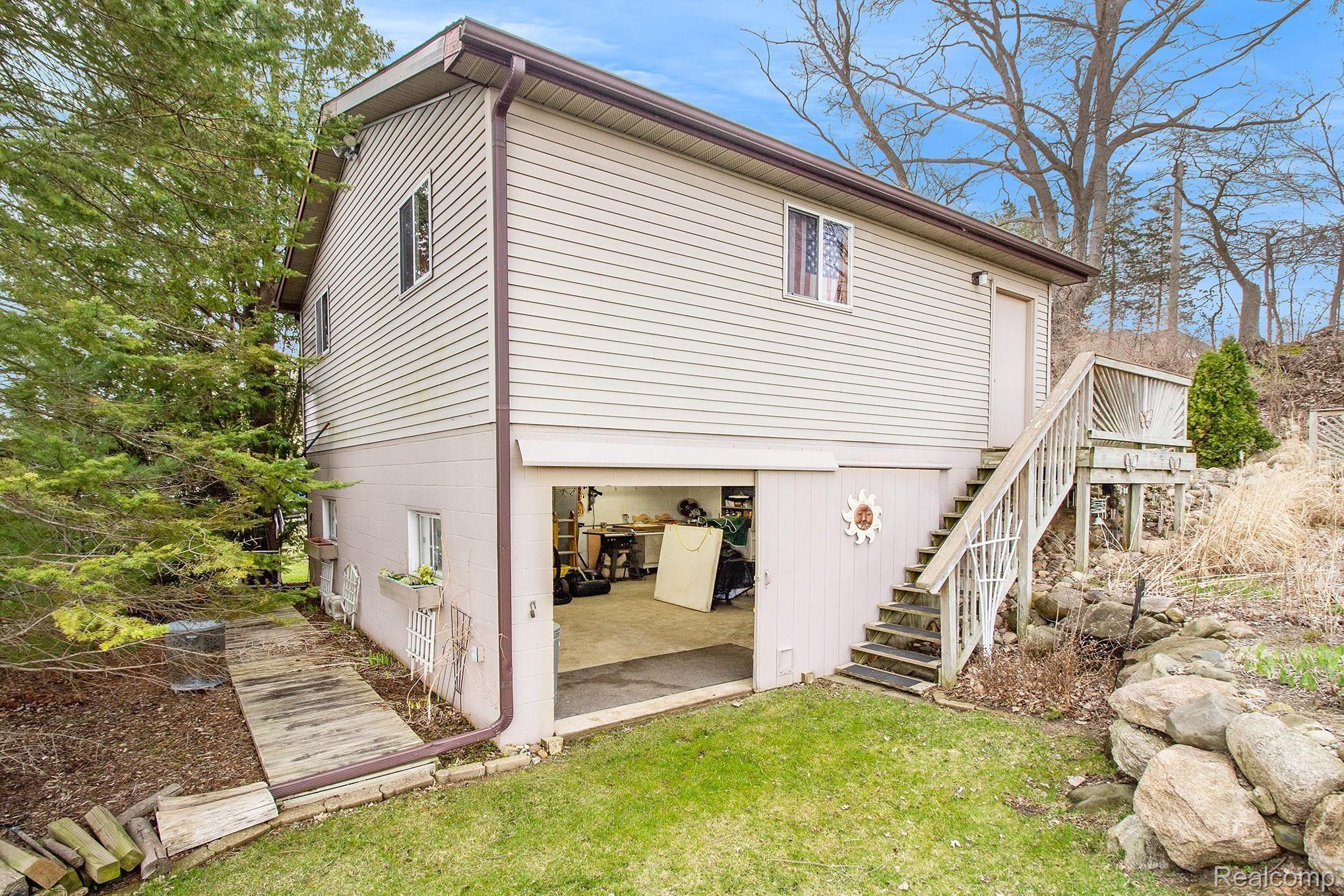 1615 Triangle Lake Road Howell, MI 48843 - Photo 11 of 30 IMG_8755.jpg