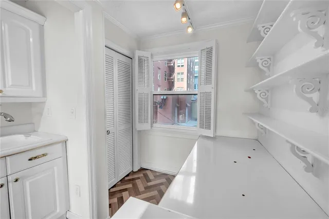 a view of livingroom with furniture