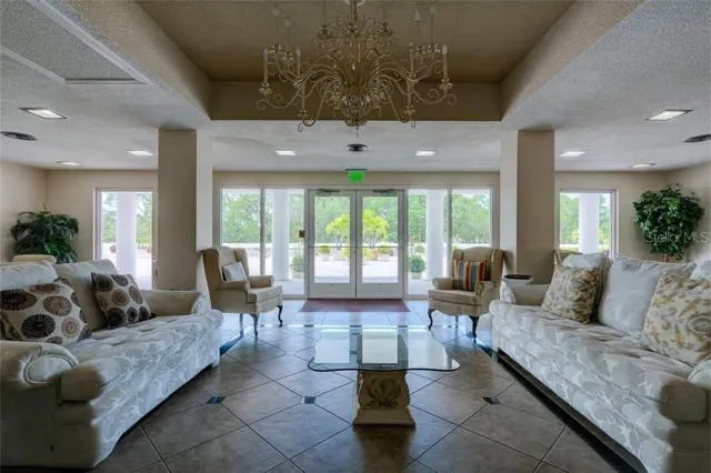 $2,300 | 33 South Gulfstream Avenue, Unit 401, Sarasota, FL 34236