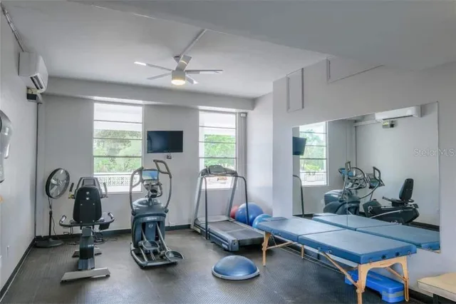 $2,300 | 33 South Gulfstream Avenue, Unit 401, Sarasota, FL 34236