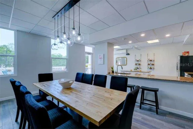 $2,300 | 33 South Gulfstream Avenue, Unit 401, Sarasota, FL 34236