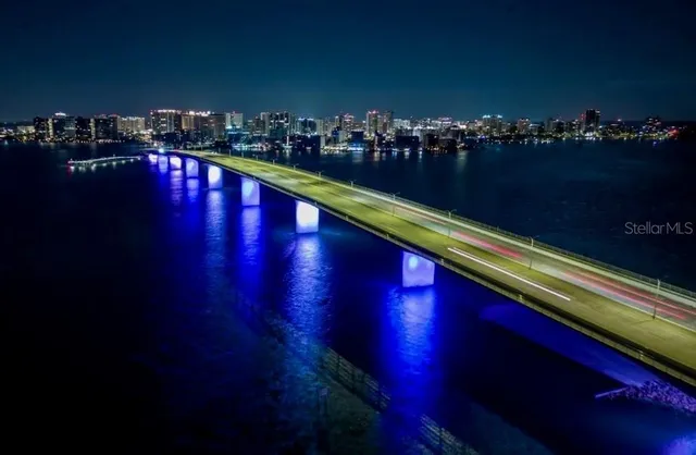 $2,300 | 33 South Gulfstream Avenue, Unit 401, Sarasota, FL 34236