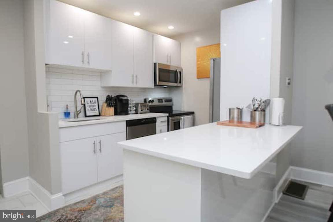 1512 Green Street, Unit 3 Philadelphia, PA 19130 - Photo 3 of 14