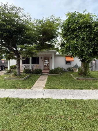 $3,200 | 817 Elm Road, West Palm Beach, FL 33409