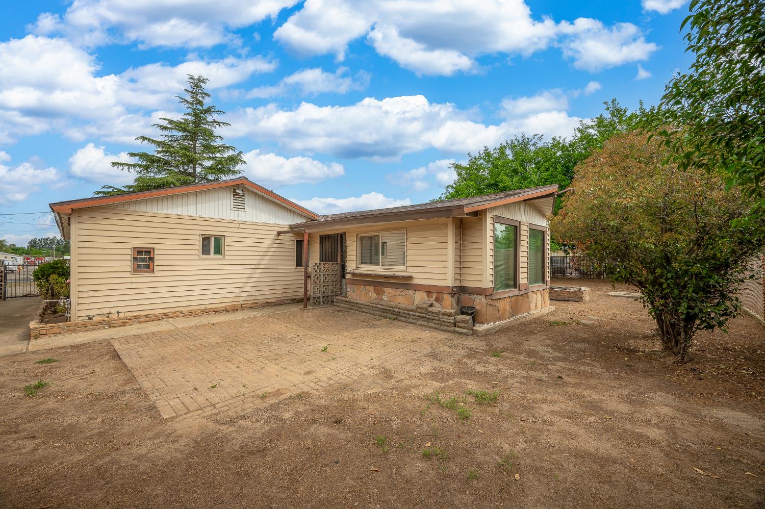 13230 4th Street Hickman, CA 95323 - Photo 20 of 54 a view of a house with backyard and garden