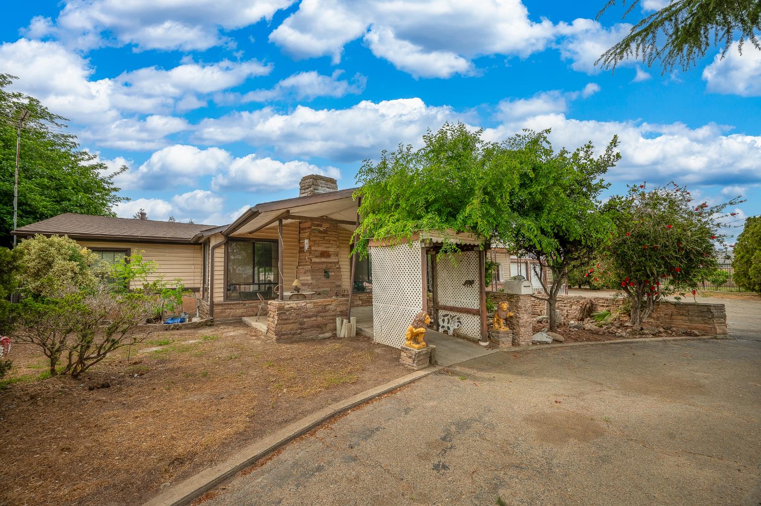 13230 4th Street Hickman, CA 95323 - Photo 4 of 54 a view of a house with backyard and sitting area