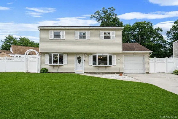 $575,000 | 71 Colony Road, Port Jefferson Station, NY 11776