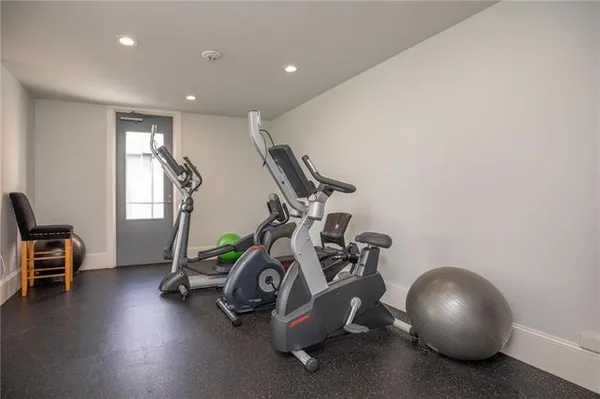 $2,123 | 221 Chartres Street, Unit 307, New Orleans, LA 70130