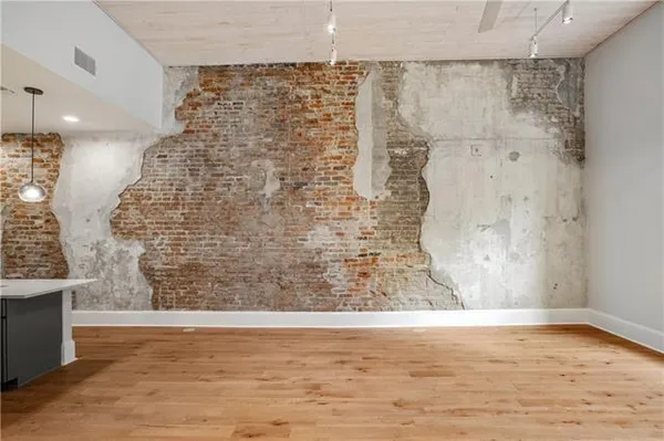 $2,123 | 221 Chartres Street, Unit 307, New Orleans, LA 70130