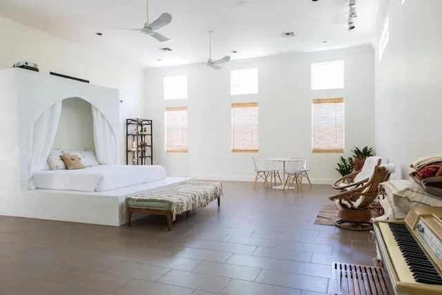 $17,000 | 717 Forest Hill Boulevard, West Palm Beach, FL 33405