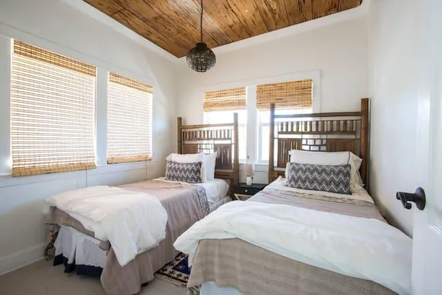 $17,000 | 717 Forest Hill Boulevard, West Palm Beach, FL 33405