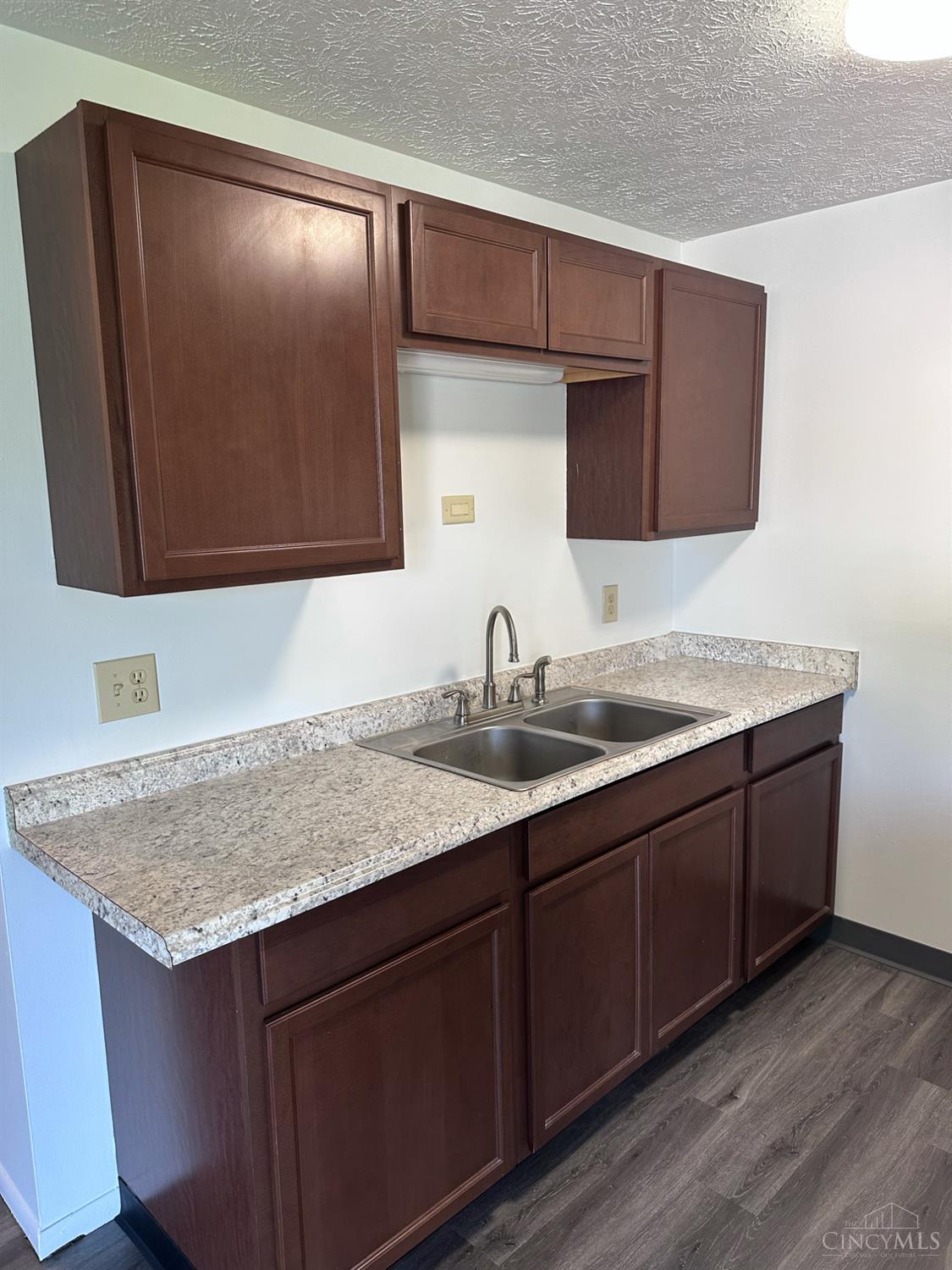6611 Hearne Road, Unit 101 Cincinnati, OH 45248 - Photo 7 of 16