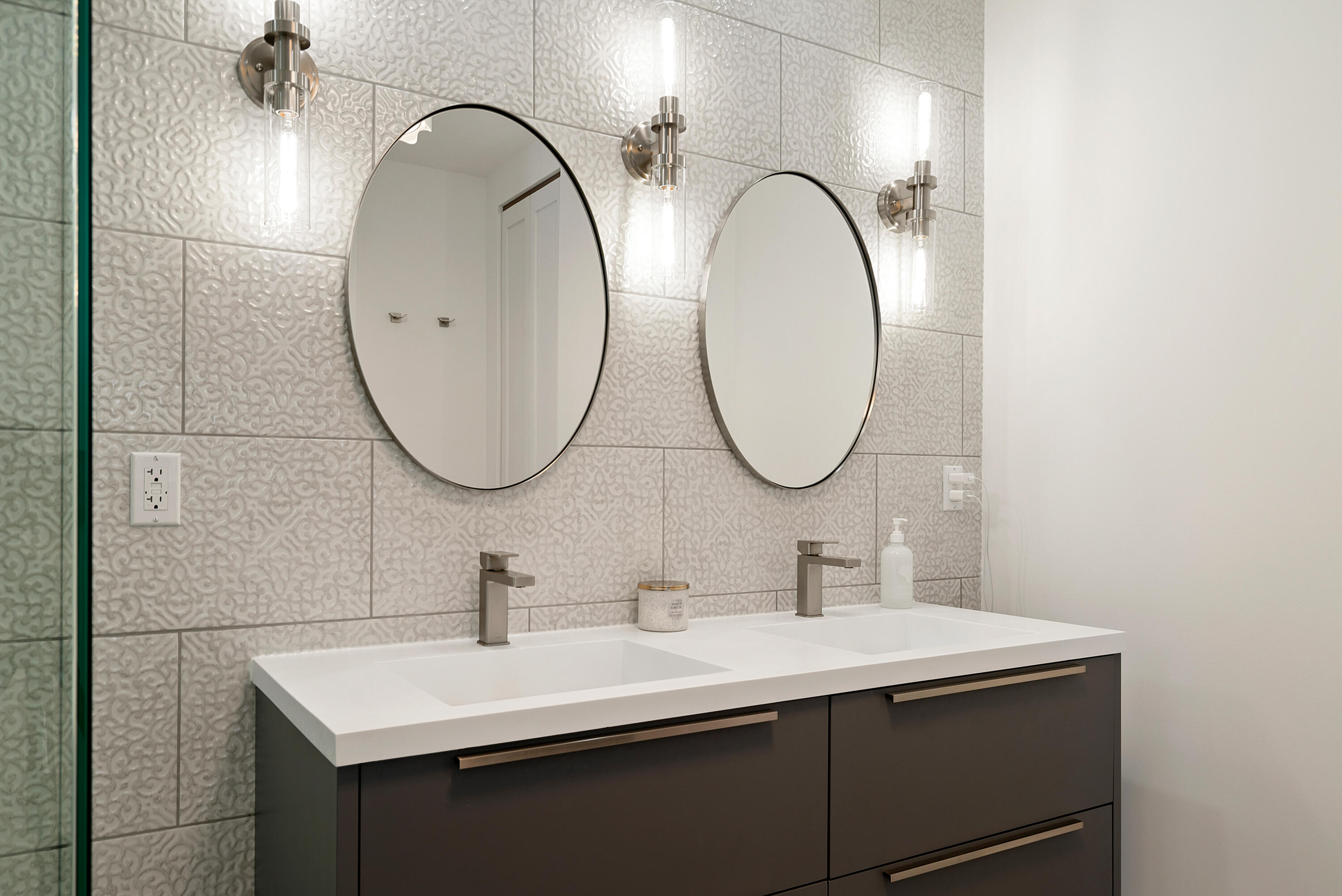 889 Ellen Drive Key Largo, FL 33037 - Photo 40 of 57 a bathroom with a sink and a mirror