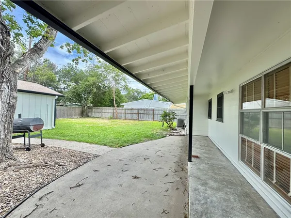 a view of a house with backyard and a garden