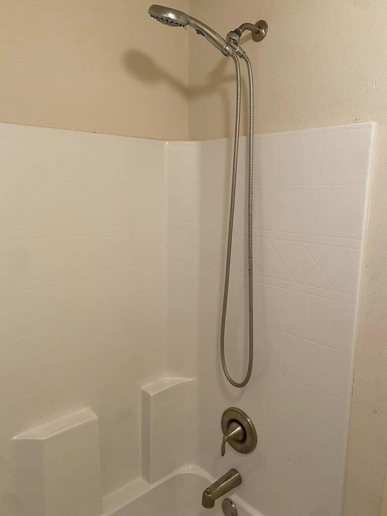 5910 Northwest Java Court Port St. Lucie, FL 34986 - Photo 14 of 16 a bathroom with a bath tub