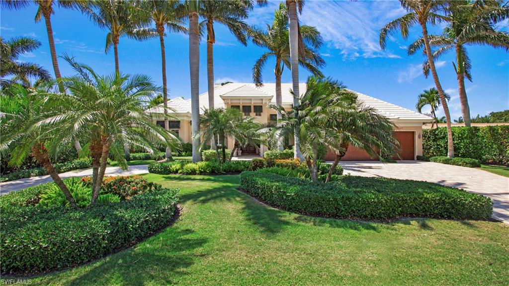 645 Rudder Road Naples, FL 34102 - Photo 5 of 45 a view of a yard in front of a house