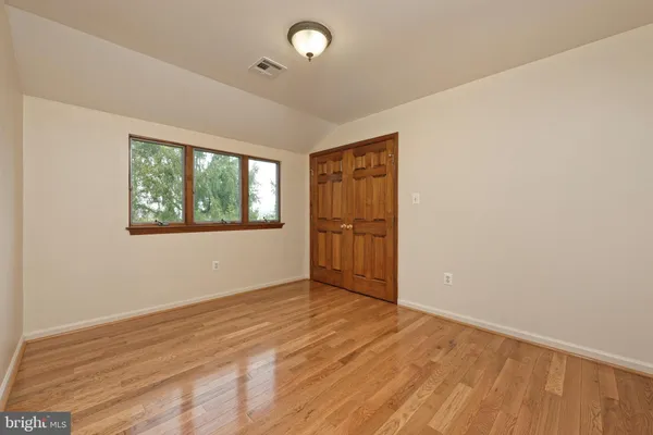 $2,300 | 2211-apt #2 2211-apt, Unit 2, Marshall, VA 20115