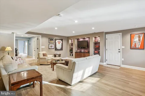 $1,250,000 | 11405 Lund Place, Kensington, MD 20895