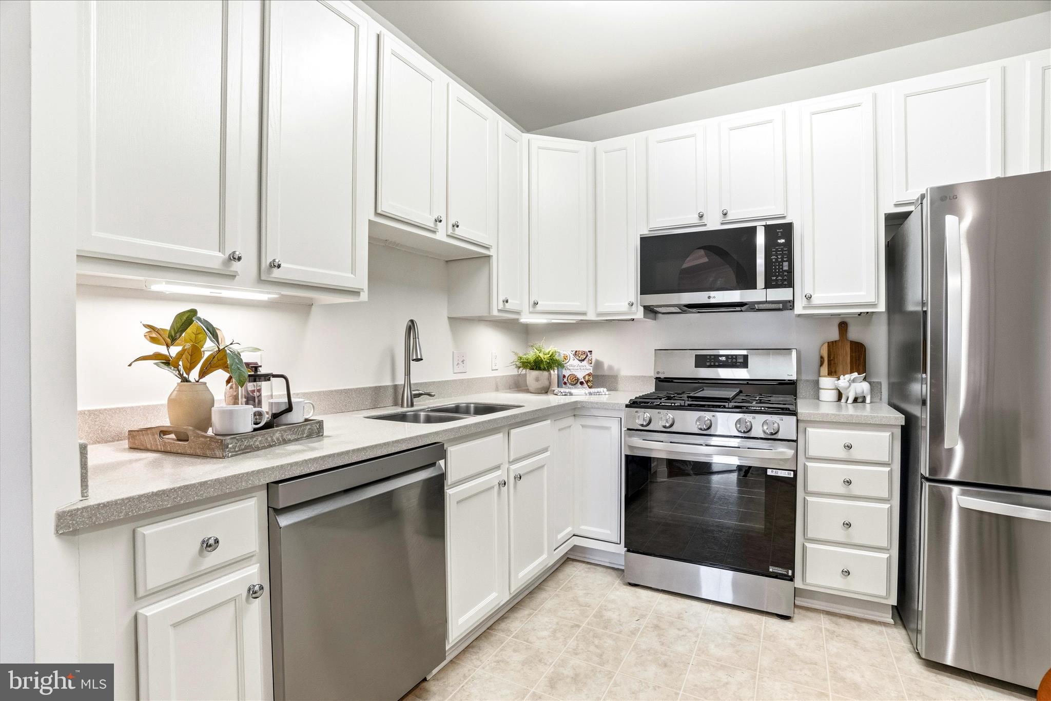 2250 Bear Den Road, Unit 410 Frederick, MD 21701 - Photo 6 of 40 New stainless-steel appliances