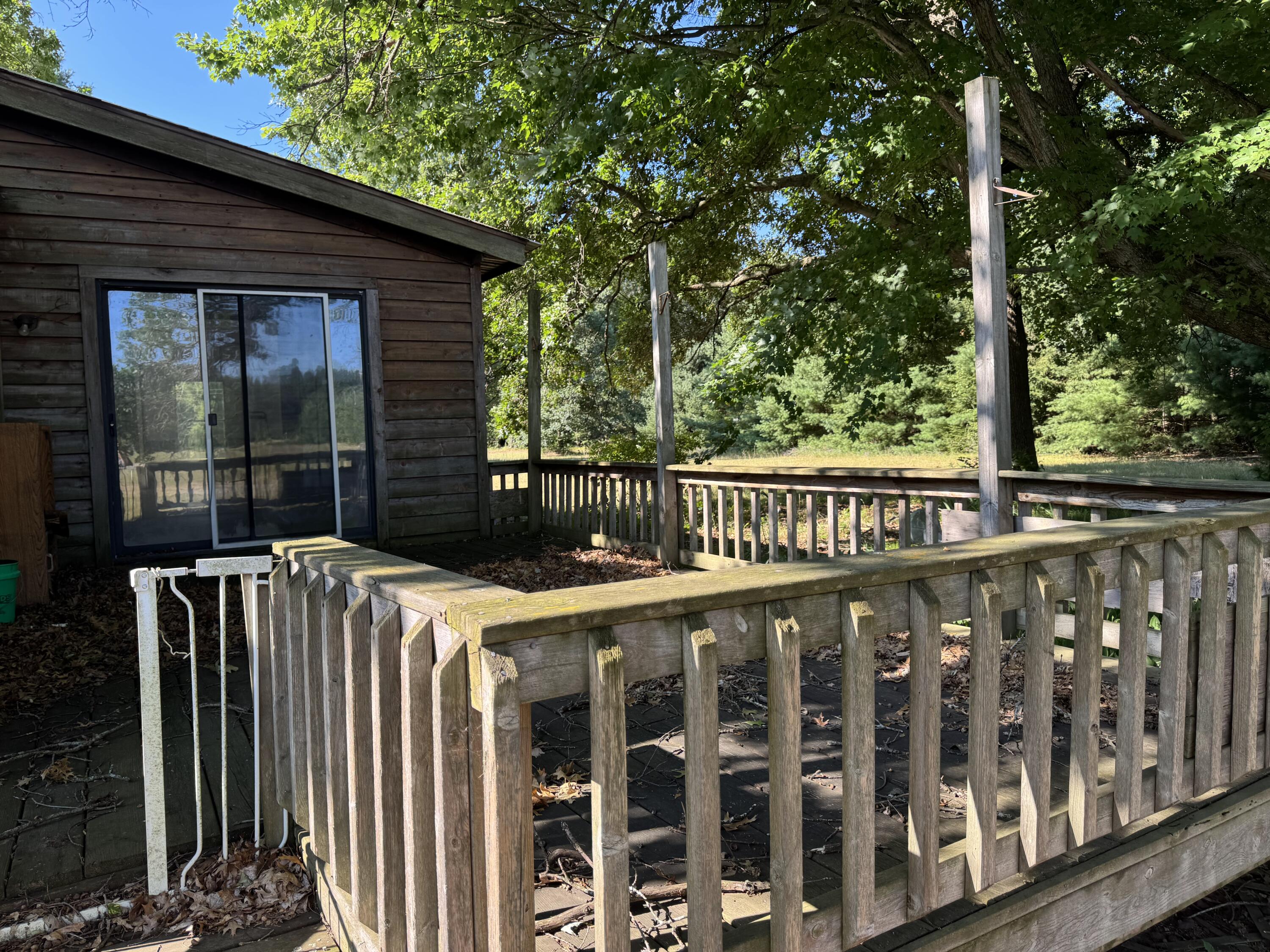 9381 Jones Road Howard City, MI 49329 - Photo 21 of 31 Deck