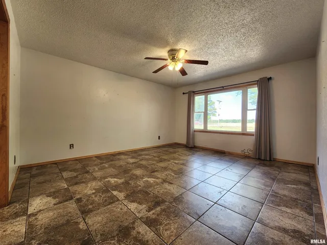 $229,900 | 10107 Sugar Creek Road, Benton, IL 62812