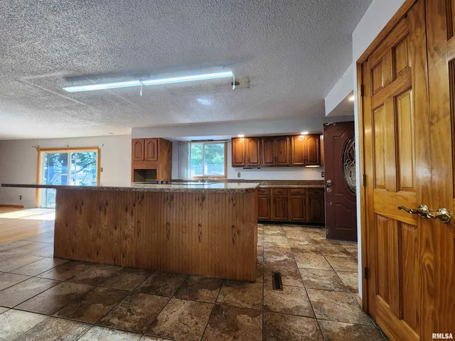 $229,900 | 10107 Sugar Creek Road, Benton, IL 62812