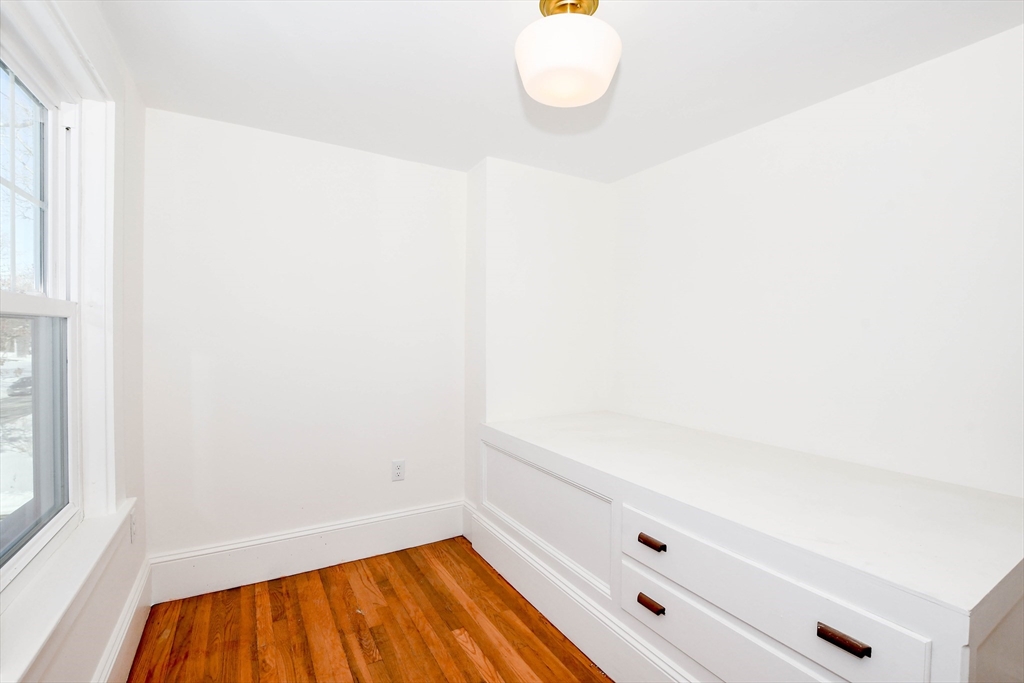 3 Pleasant Street Marion, MA 02738 - Photo 10 of 14 a view of room