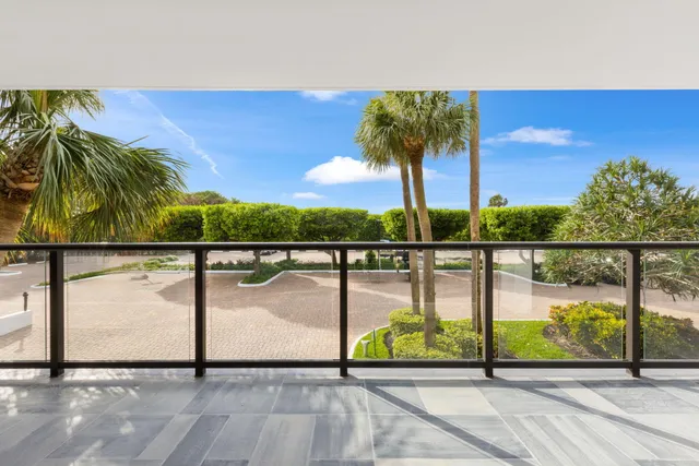 $585,000 | 3440 South Ocean Boulevard, Unit 107S, Palm Beach, FL 33480