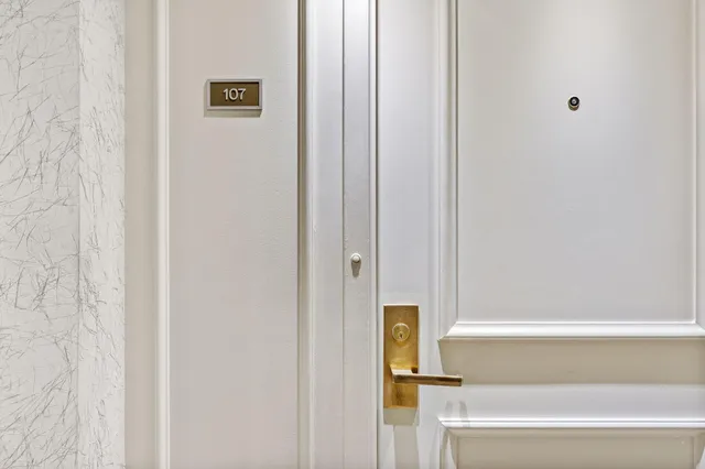 $585,000 | 3440 South Ocean Boulevard, Unit 107S, Palm Beach, FL 33480