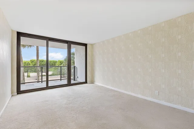 $585,000 | 3440 South Ocean Boulevard, Unit 107S, Palm Beach, FL 33480