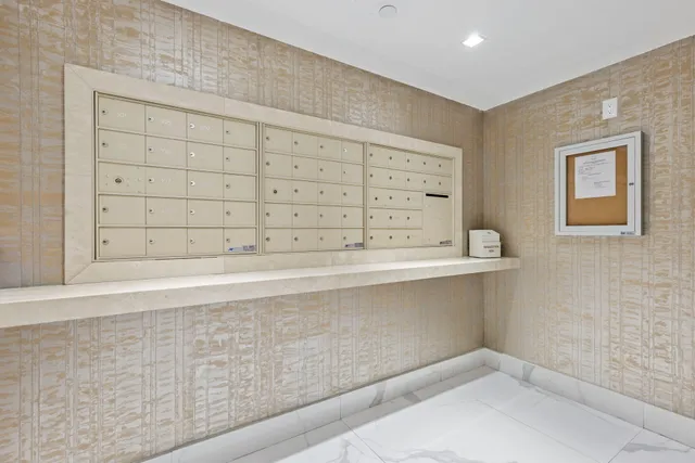 $585,000 | 3440 South Ocean Boulevard, Unit 107S, Palm Beach, FL 33480